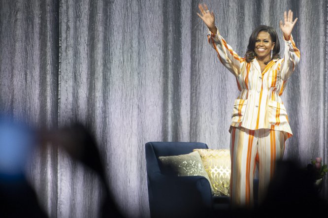 Pese a llevar dos años fuera de la Casa Blanca, el carisma de Michelle Obama se extiende allá donde va. Y estos meses ha ido a muchos lugares, gracias a la gira para dar a conocer su exitosísimo libro de memorias, 