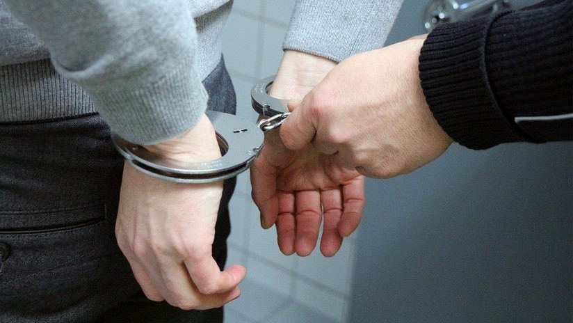 EE.UU.: Arrestan a un hombre de 71 años acusado de 100 cargos de violación a menores de 13 años