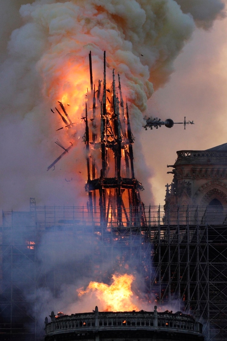 La aguja en llamas ( Geoffroy VAN DER HASSELT / AFP)