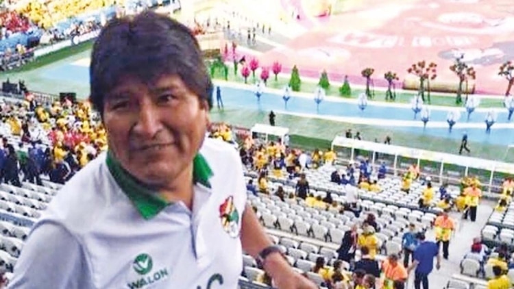 Aunque Bolivia no clasifica a un Mundial de fútbol desde 1994, Evo Morales no se ha perdido de ir a ninguno desde que es Presidente (gentileza: Pagina Siete)