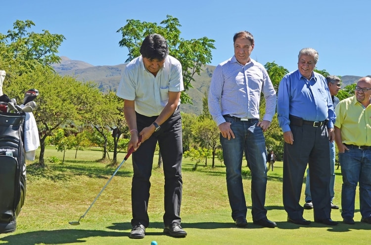 El último fin de semana el presidente estuvo jugando golf en un club de Tarija (gentileza: David Maygua)