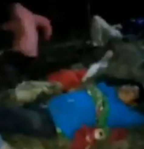 Uno de los heridos del accidente que fue rescatado por los comuniarios del lugar. Foto: RRSS