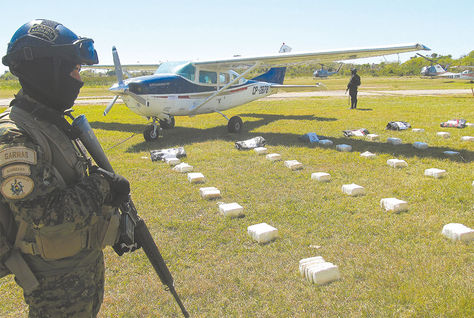 Operativo. Interceptan narcoavioneta, en Beni, que transportaba cocaína desde el VRAEM (Perú). 