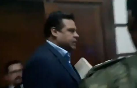 El alcalde de La Paz, Luis Revilla, ingresa a la Fiscalía.