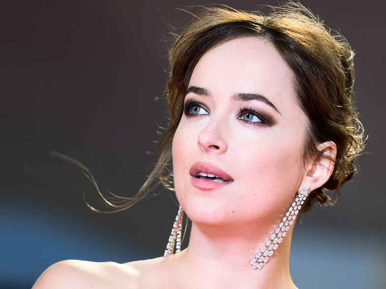 Dakota Johnson y Gwyneth Paltrow, abrazadas (y sin Chris Martin) en una fiesta Dakota Johnson y Gwyneth Paltrow, abrazadas (y sin Chris Martin) en una fiesta
