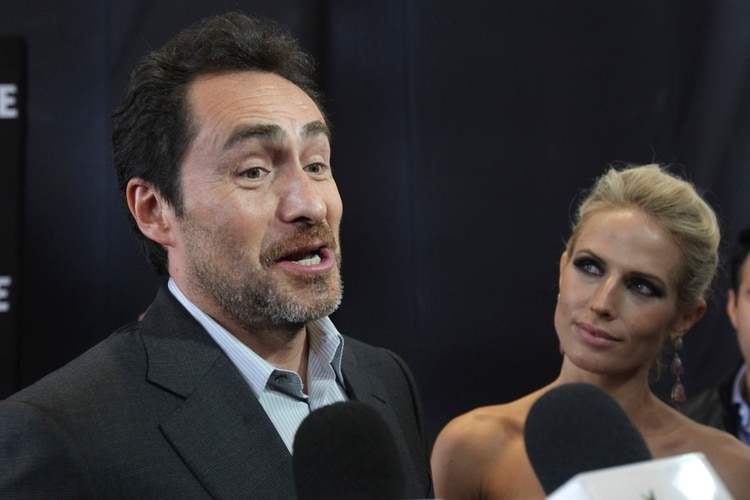 Bichir y Stefanie en la alfombra roja de “The Bridge”