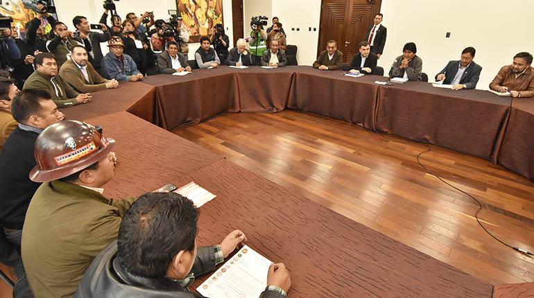 Reunión de la Comisión Social de la COB, ayer. | APG