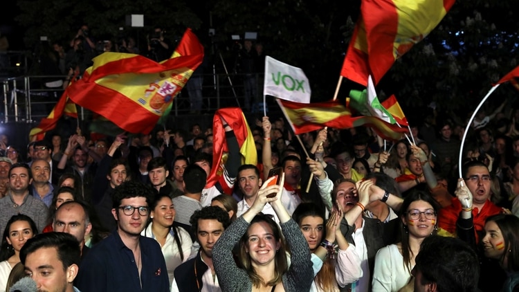 Simpatizantes de Vox, el partido ultraderechista que llegó al congreso (REUTERS/Susana Vera)