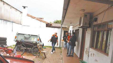 La casa donde vive la madre de Pedro Montenegro, en Santa Cruz, que fue allanada ayer.