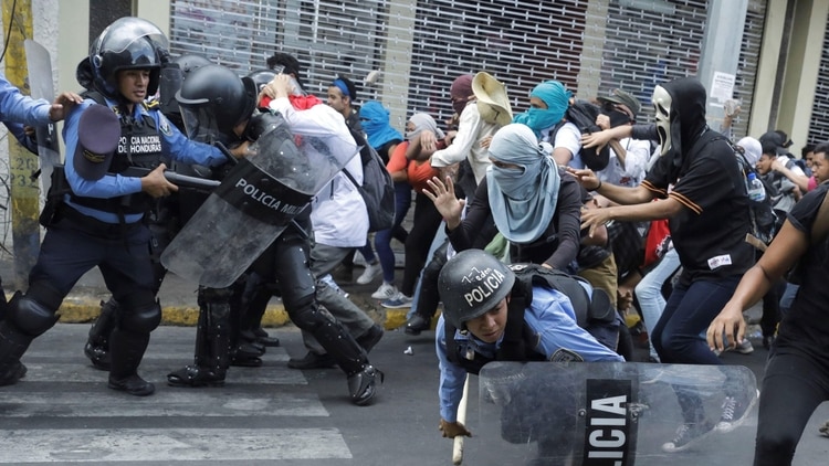 Las protestas se extendieron al interior del país (Foto: EFE)