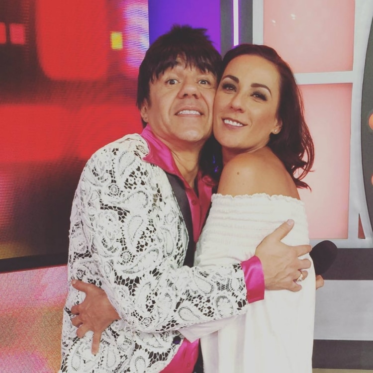 Con Adrián Uribe, con quien estuvo al frente en “La Hora Pico” (Instagram: consueloduval)