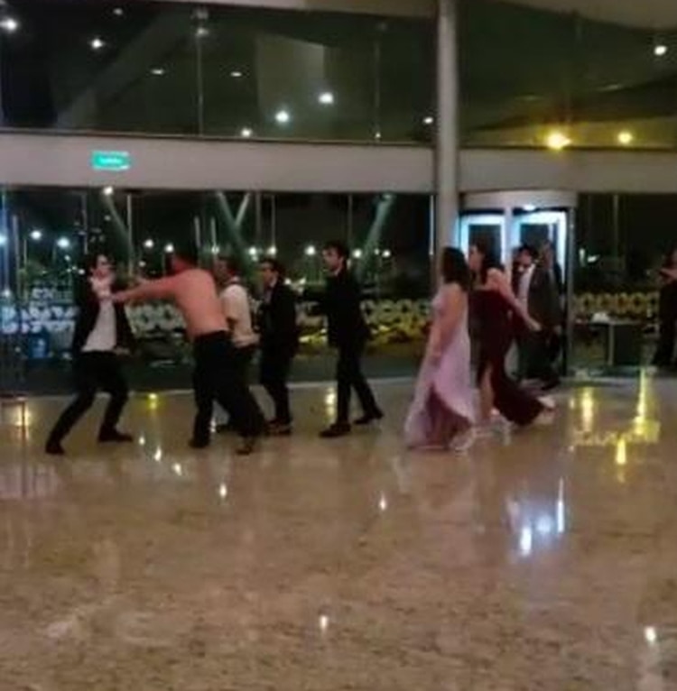 La disputada en la boda de Carlos Castilla comenzó por un arreglo de mesa (Foto: Facebook)