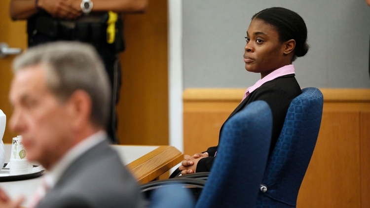 Calmada y sin ninguna emoción, así fue como Tiffany Moss escuchó que recibirá la inyección letal por matar de hambre y después quemar el cuerpo de su hijastra de 10 años, en Lawrenceville, Georgia (Foto: AP)
