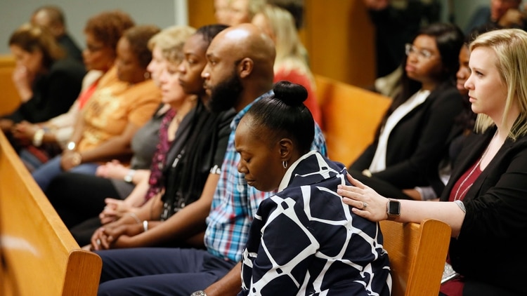 el jurado compuesto por seis hombres y seis mujeres decidió condenar a muerte a Tiffany Moss, por los delitos de asesinato, crueldad con los niños y ocultar el crimen (Foto: AP)