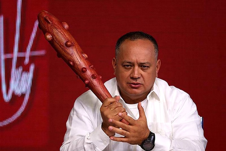 Diosdado Cabello, en su programa “Con el mazo dando”, desde donde ataca opositores