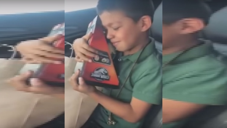 El niños y su madre enternecieron a las redes sociales (Foto: captura de pantalla)