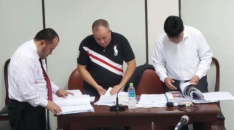 La audiencia de medidas cautelares del policía Kurt Brun, ayer en Santa Cruz. | LOS TIEMPOS