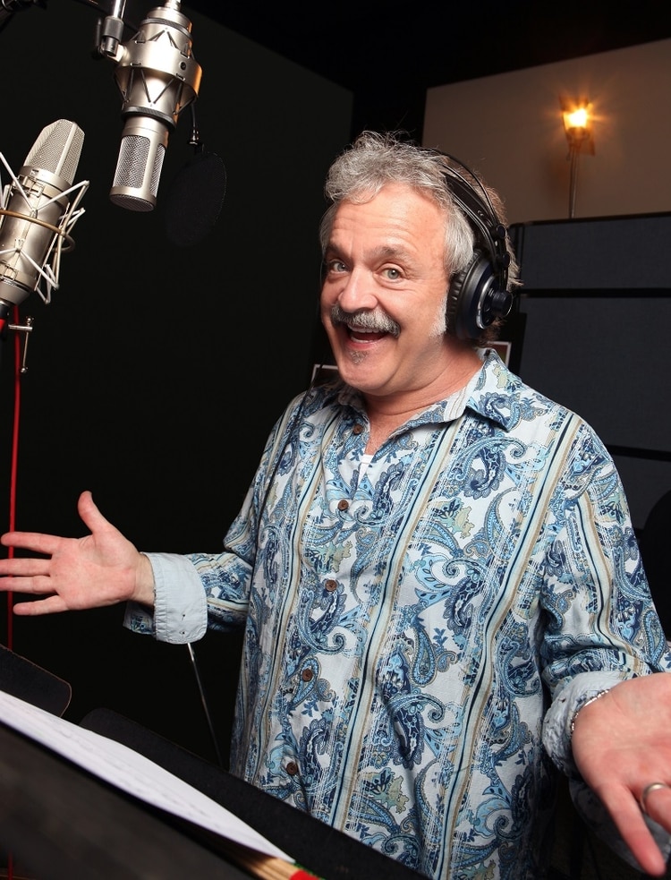 Cummings, grabando su voz para la película “Christopher Robin” (Foto: Cortesía de Disney)