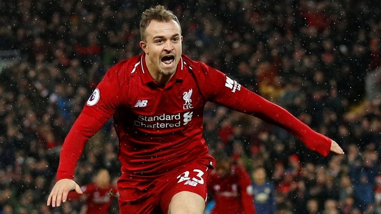 Xherdan Shaqiri es titular por las bajas de Firmino y Salah (REUTERS/Phil Noble)