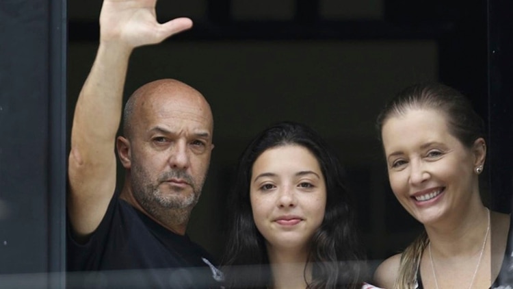 Simonovis y su familia (Reuters)