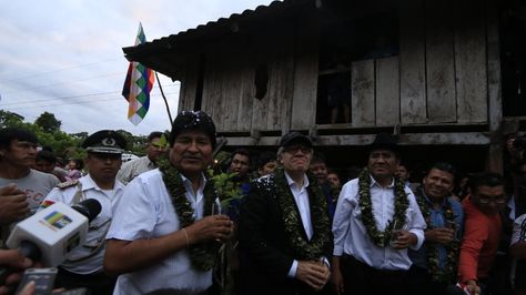 El presidente Evo Morales junto al secretario de la OEA Luis Almagro visitan la casa del mandatario. 