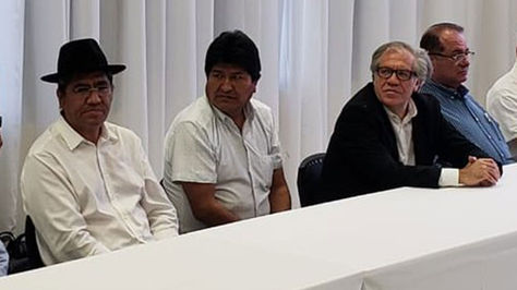 El presidente Evo Morales junto al secretario general de la OEA, Luis Almagro, y al canciller Diego Pary.