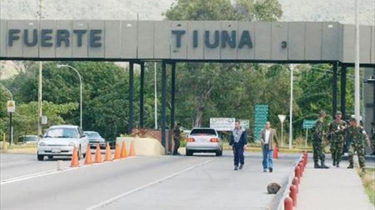 Entrada al Fuerte Tiuna