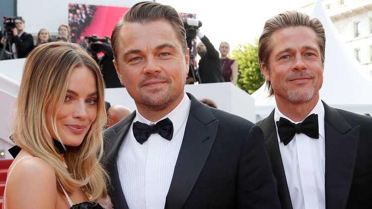 Margot Robbie junto a Leonardo DiCaprio y Brad Pitt (Reuters)