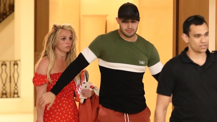 (The Grosby Group) Las fotos de Britney Spears, junto a su novio Sam Asghari, que generaron preocupación. 22 de abril de 2019