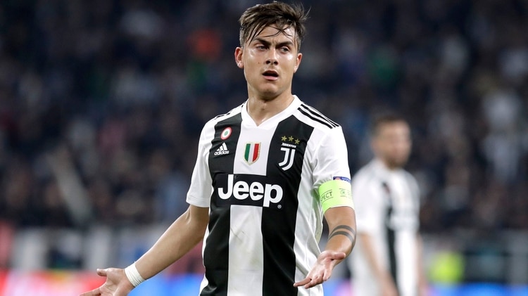 Dybala es uno de los ofrecidos a Manchester United (AP)