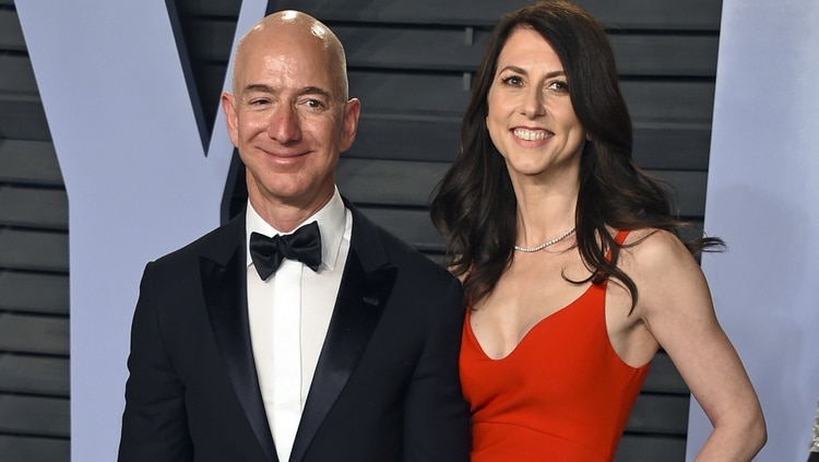 Jeff Bezos y MacKenzie anunciaron su divorcio tras más de 25 años de relación (AP)