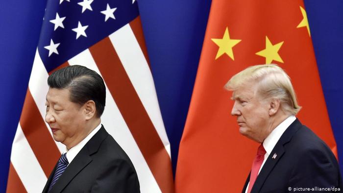 US-Präsident Donald Trump (R) und der chinesische Präsident Xi Jinping in der GroÃen Halle des Volkes in Peking (picture-alliance/dpa)
