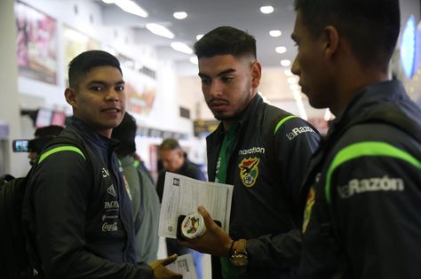 (De izq. a der.) Los seleccionados Cordano, Carrasco y Fernández antes de partir rumbo a Francia. Foto: FBF