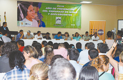 Población. Grupo de niñas y adolescentes en un colegio de Pando. Foto: UNFA