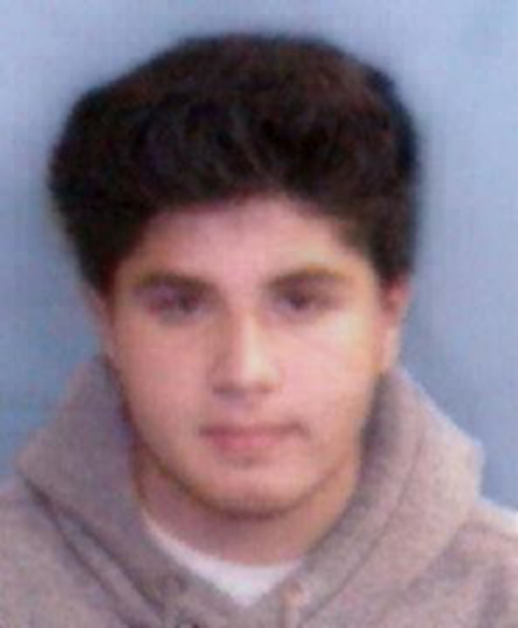 Alejandro Rosales Castillo nació el 26 de noviembre de 1998 en Arizona, Estados Unidos