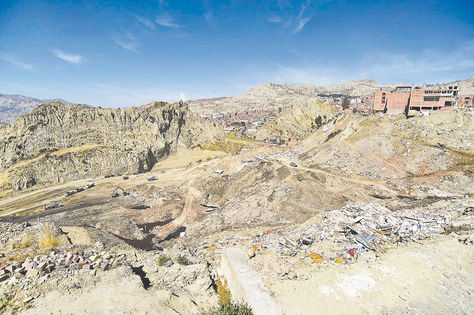 Después. Área deslizada donde se hizo el movimiento de tierras para la estabilización y el rescate de enseres.