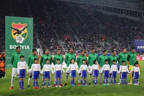 Japón. La selección boliviana que se presentó en Kobe el 26 de marzo. Foto: Prensa FBF
