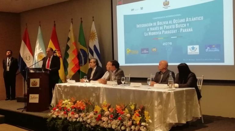 Las autoridades en el acto de clausura del evento. | LOS TIEMPOS