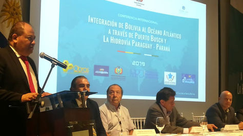 Romero (i) en la clausura de la Conferencia Internacional sobre Integración de Bolivia al Atlántico a través de Puerto Busch y la Hidrovía.