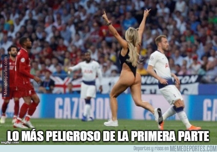 El meme que hace alusión a la mujer que invadió el campo de juego y al flojo nivel de juego