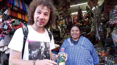 Luisito durante su recorrido por La Paz. 