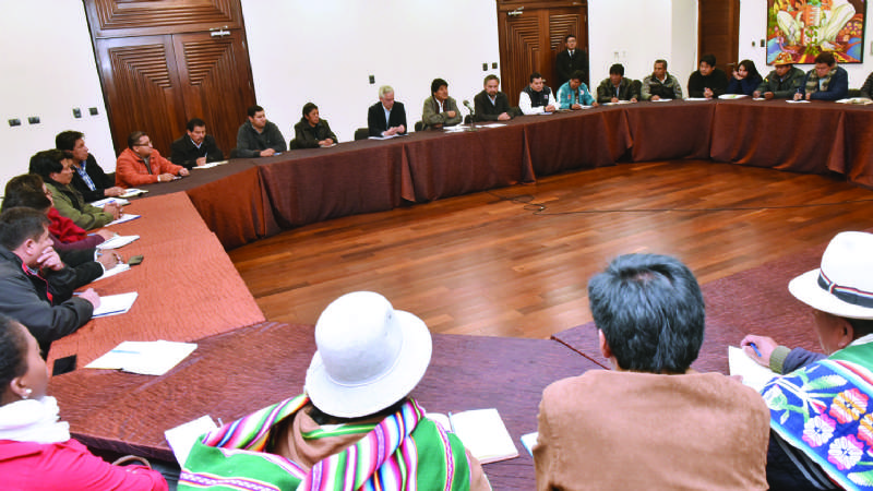 Conalcam anuncia “renovación total” de la bancada del MAS, “salvo” excepciones