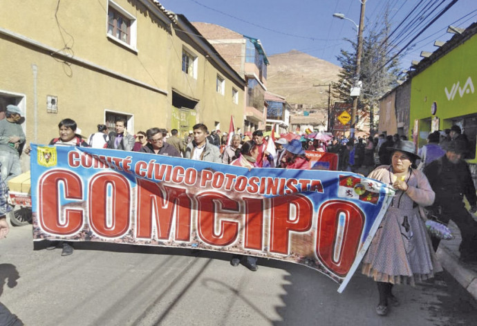 A convocatoria de Comcipo, ayer se desarrollÃ³ una marcha de protesta.
