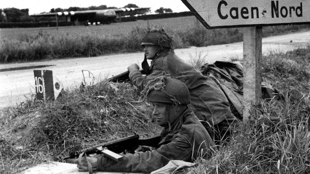 Foto: Soldados apostados en una encrucijada en Banville. (Cordon Press)