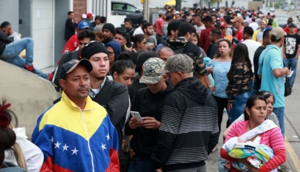 La entrada de venezolanos en el Perú puede haber reducido los salarios en las industrias minoristas y de servicios de la capital, Lima, donde la mayoría ha encontrado empleos. (Foto: El Comercio)