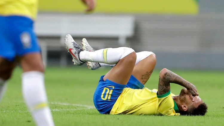 El brasileño se lesionó frente a Qatar (AP)