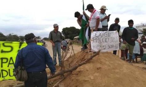 Un punto de bloqueo de los soyeros en la ruta Santa Cruz-Beni.