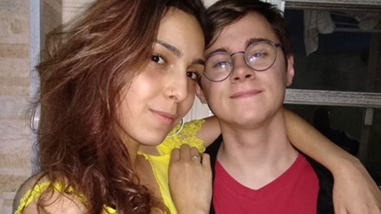 Rafael Miguel, de 22 años, y su novia, Isabela Tibcherani, de 18 años (@rafaelmiguelreal)