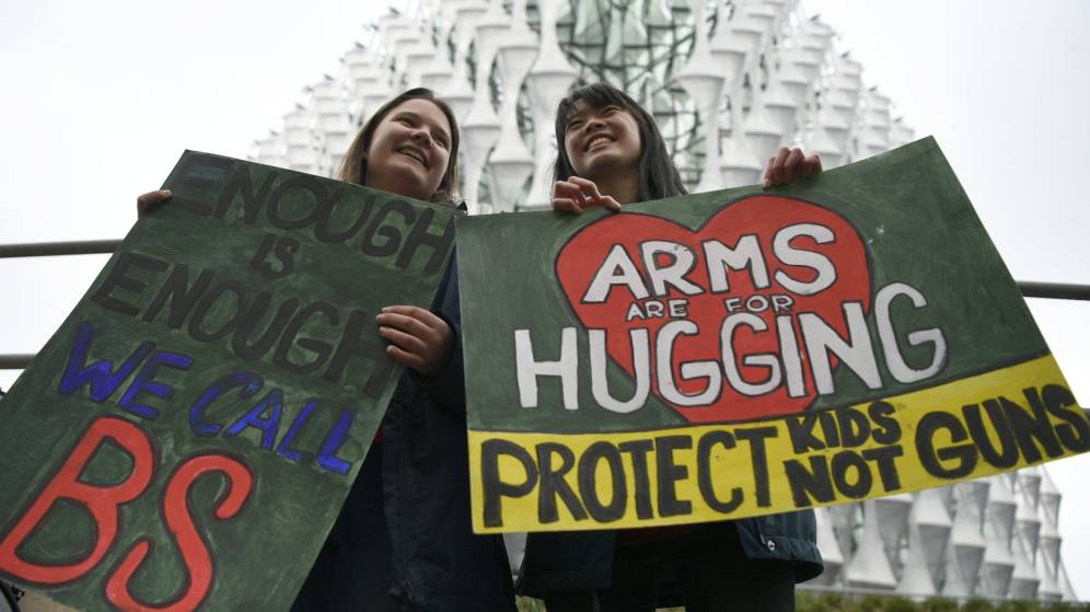 Foto: ManifestaciÃ³n en Londres exigiendo controles de venta de arma mÃ¡s estrictos en Estados Unidos. (Reuters)