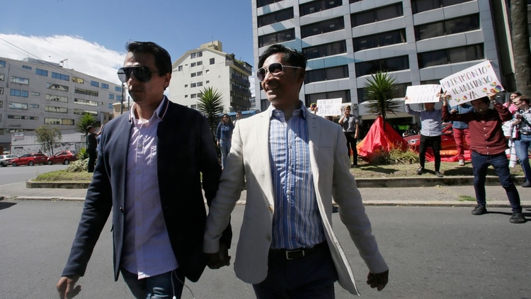 Javier Benalcazar y Efrain Soria  (AP Photo/Dolores Ochoa)